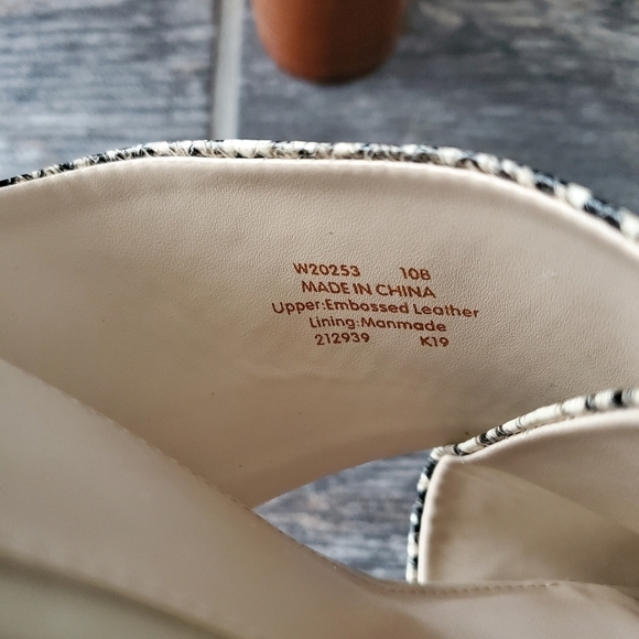 NEW Cole Haan Dakota Snakeskin Print Sandals - Picture 5 of 7